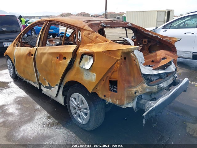 Toyota Prius Two 2017 JTDKBRFU7H3038725 Image 3
