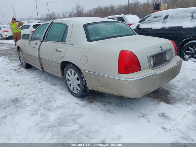 2004 LINCOLN TOWN CAR ULTIMATE VIN: 1LNHM83W34Y687502