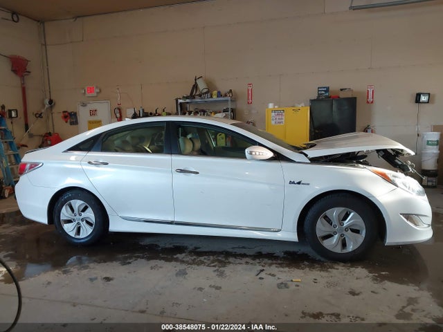 Hyundai SONATA HYBRID 2015 KMHEC4A41FA127540 Image 13