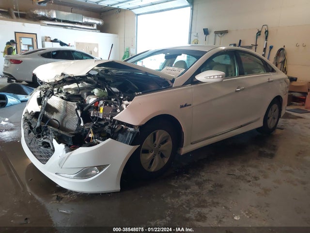 Hyundai SONATA HYBRID 2015 KMHEC4A41FA127540 Image 2