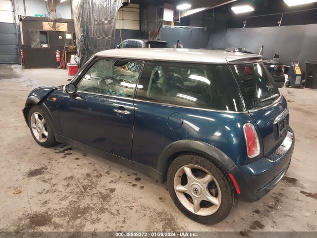 2006 MINI COOPER WMWRC33566TK16575 Photo 2