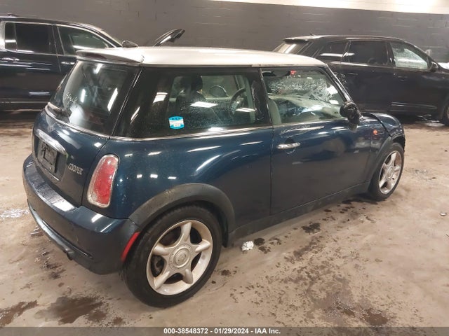 2006 MINI COOPER WMWRC33566TK16575 Photo 3