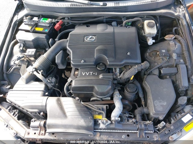 2002 LEXUS IS 300 BASE W/5-SPEED AUTO VIN: JTHBD192020058053