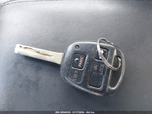 2002 LEXUS IS 300 BASE W/5-SPEED AUTO VIN: JTHBD192020058053