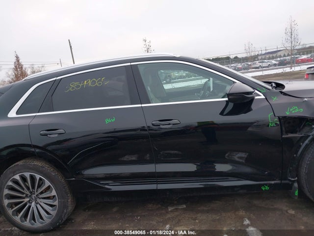 WA1VAAGE5KB010132 Audi E-tron Premium Plus