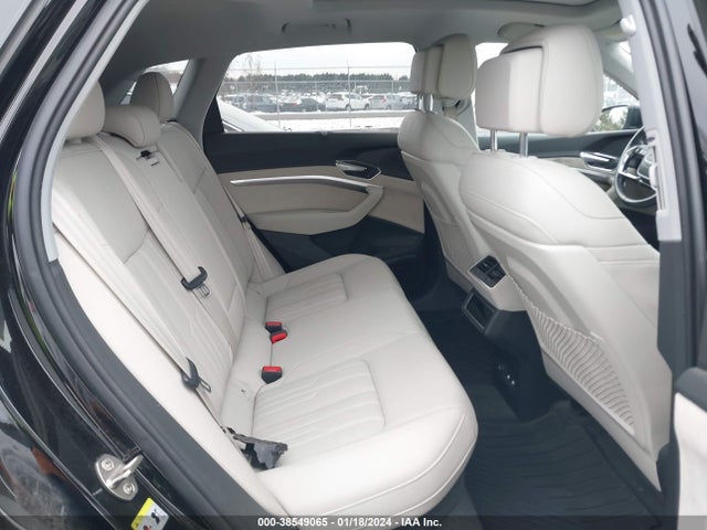 WA1VAAGE5KB010132 Audi E-tron Premium Plus