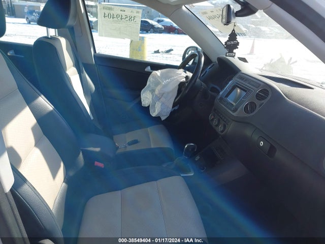 38549404 :رقم المزاد ، WVGBV7AX4GW583951 vin ، 2016 Volkswagen Tiguan S مزاد بيع