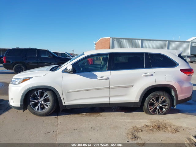 Toyota Highlander Le 2019 5TDZARFH4KS058389 Image 14