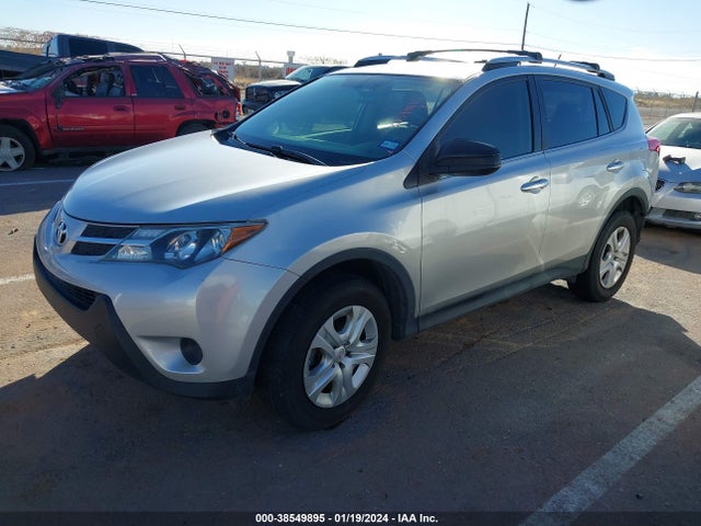 Toyota RAV4 LE 2015 JTMBFREV0FJ049492 Image 2