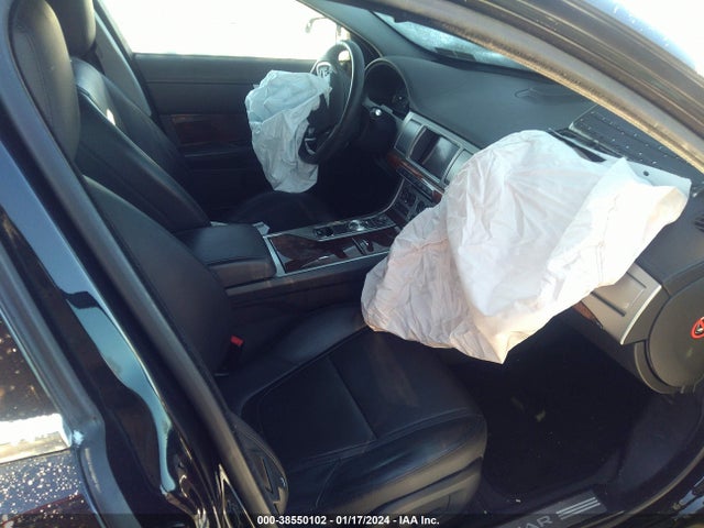 2013 JAGUAR XF SAJWA0E78D8S66842 Photo 4