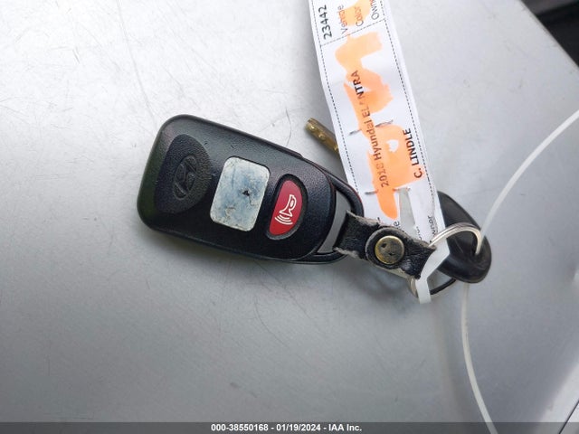 2018 HYUNDAI ELANTRA SE VIN: KMHD74LF3JU595727