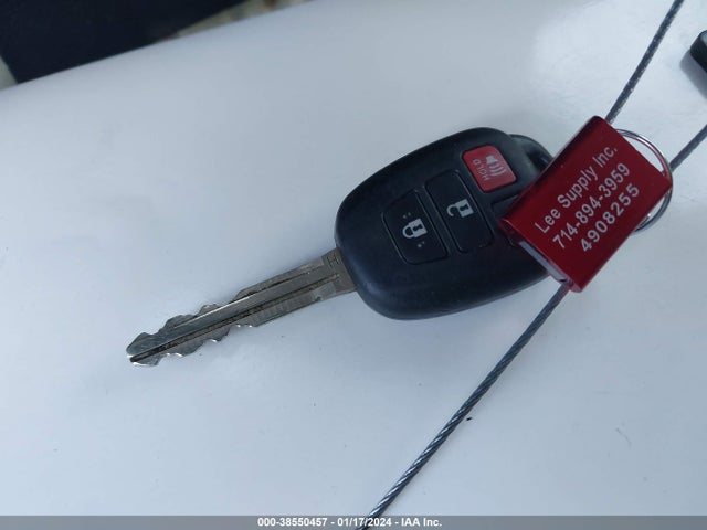 2014 TOYOTA COROLLA LE VIN: 2T1BURHE8EC115685