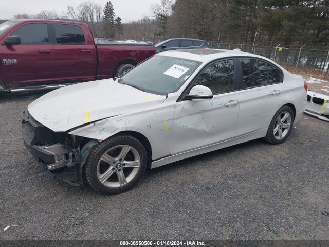BMW 320i Xdrive 2014 WBA3C3C52EF983472 Image 2
