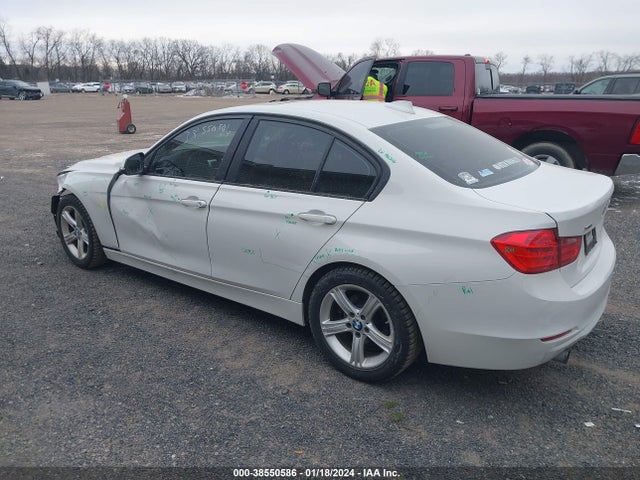 BMW 320i Xdrive 2014 WBA3C3C52EF983472 Image 3