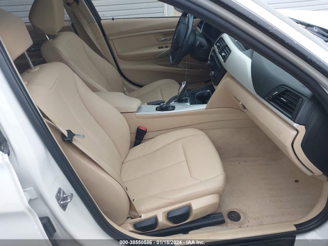 BMW 320i Xdrive 2014 WBA3C3C52EF983472 Image 5