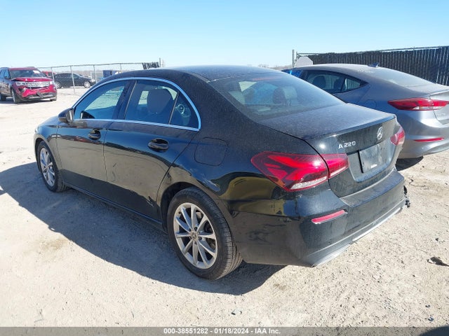 Mercedes-Benz A 220 2019 WDD3G4EB5KW035990 Image 3