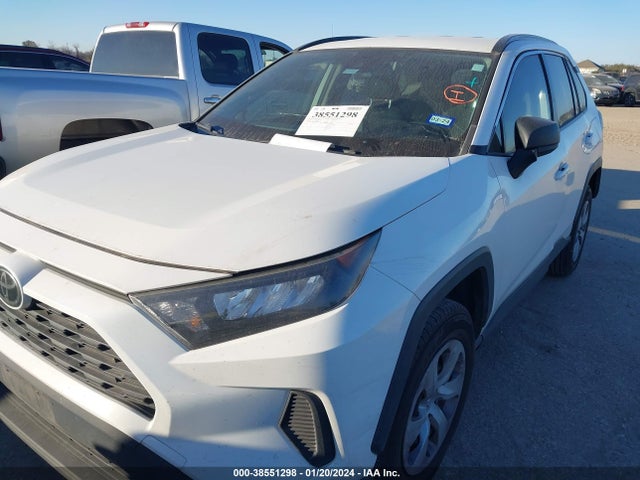 Toyota RAV4 LE 2019 JTMH1RFV1KD501126 Image 2