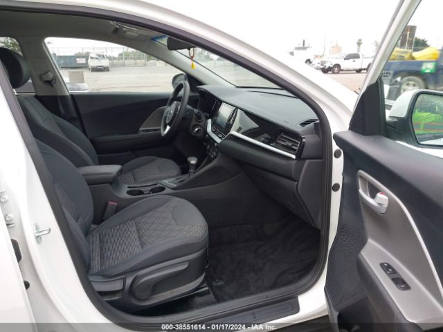 KNDCB3LC4L5368574 KIA NIRO LX