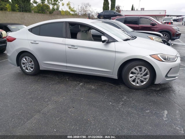 Hyundai ELANTRA SE 2018 KMHD74LF1JU524526 Image 13