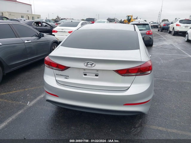 Hyundai ELANTRA SE 2018 KMHD74LF1JU524526 Image 16
