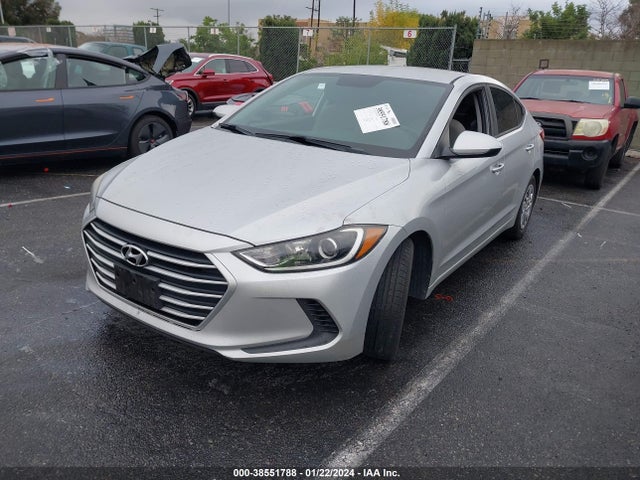 Hyundai ELANTRA SE 2018 KMHD74LF1JU524526 Image 2