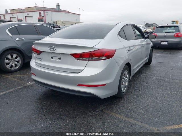 Hyundai ELANTRA SE 2018 KMHD74LF1JU524526 Image 4