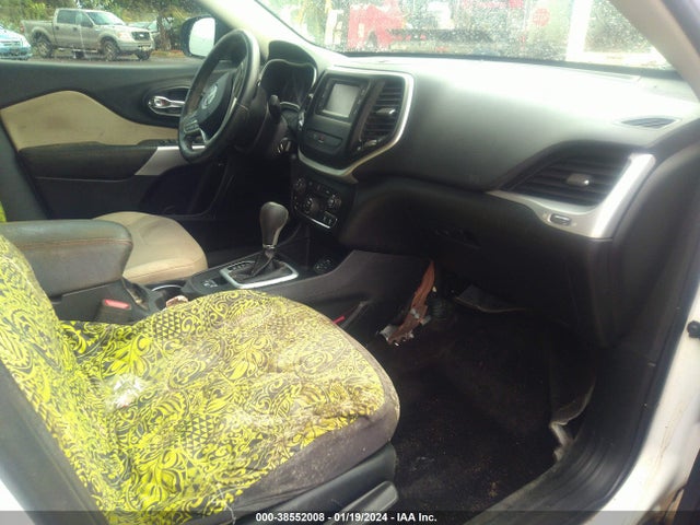 1C4PJLCB5HW592515 Jeep Cherokee Latitude Fwd