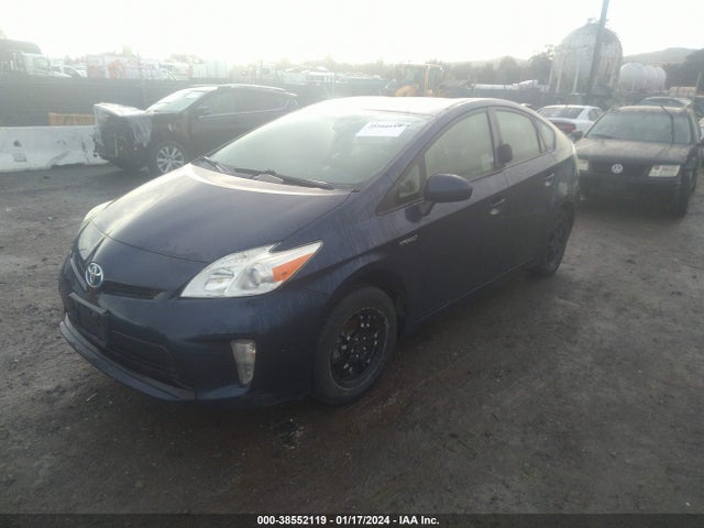 Toyota Prius Two 2015 JTDKN3DU6F1966493 Image 2