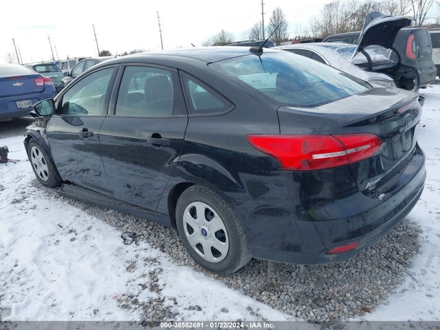 Ford FOCUS S 2015 1FADP3E22FL323083 Image 3