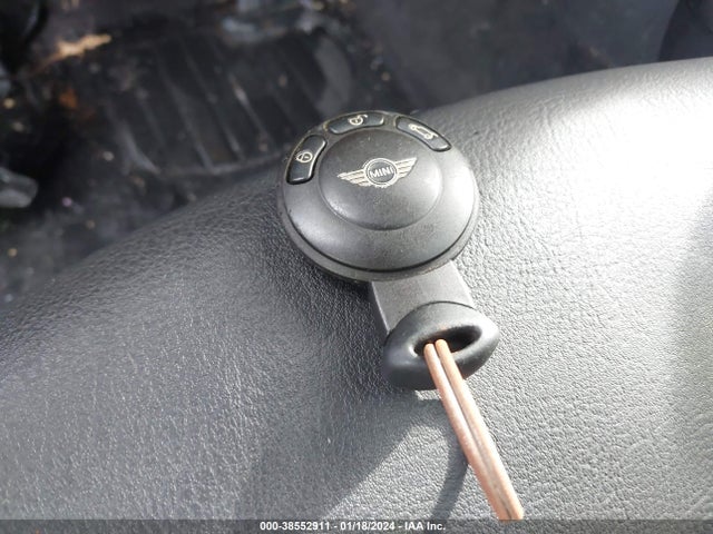 2010 MINI COOPER CLUBMAN WMWML3C50ATX38606 Photo 10