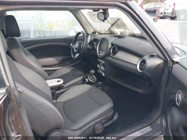 2010 MINI COOPER CLUBMAN WMWML3C50ATX38606 Photo 4