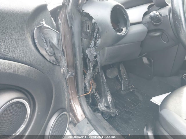 2010 MINI COOPER CLUBMAN WMWML3C50ATX38606 Photo 5