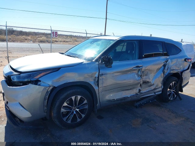 Toyota Highlander Xle 2022 5TDGZRAH5NS538937 Image 6
