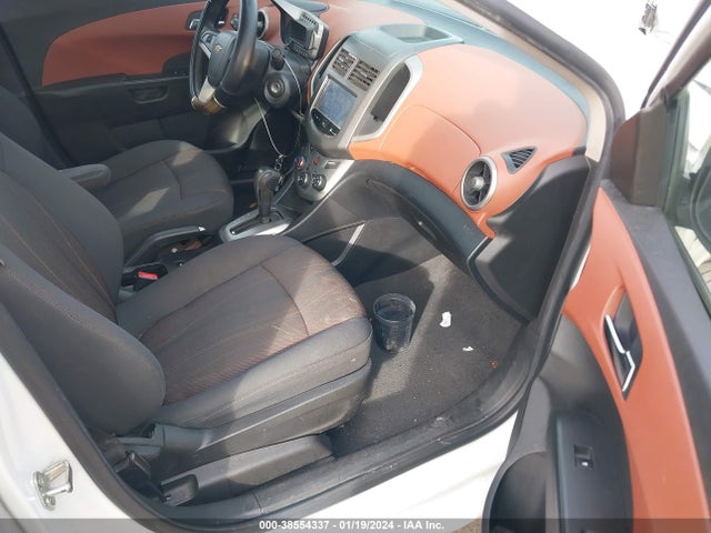 Chevrolet Sonic Lt Auto 2015 1G1JC5SG4F4141649 Image 5