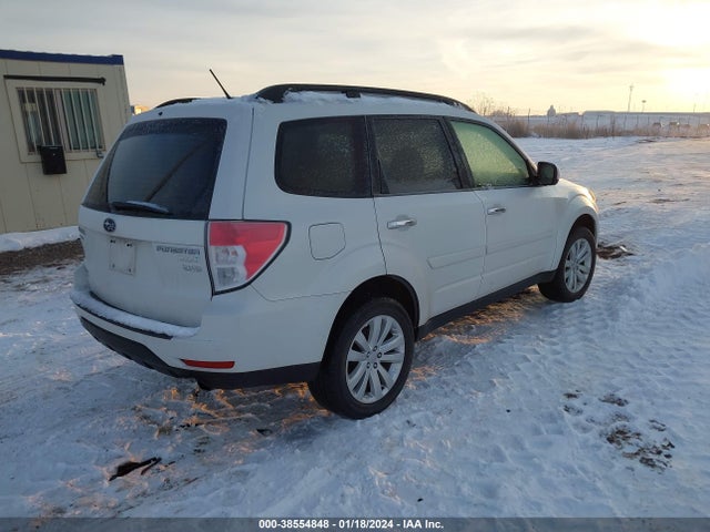 38554848 :رقم المزاد ، JF2SHADC2DH425725 vin ، 2013 Subaru Forester 2.5x Premium مزاد بيع