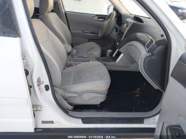 38554848 :رقم المزاد ، JF2SHADC2DH425725 vin ، 2013 Subaru Forester 2.5x Premium مزاد بيع
