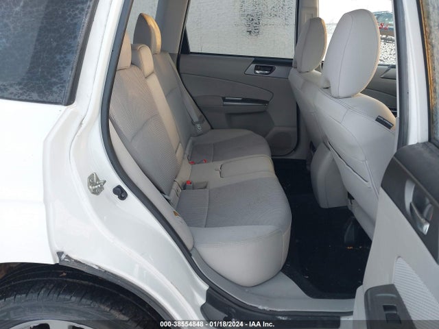 38554848 :رقم المزاد ، JF2SHADC2DH425725 vin ، 2013 Subaru Forester 2.5x Premium مزاد بيع