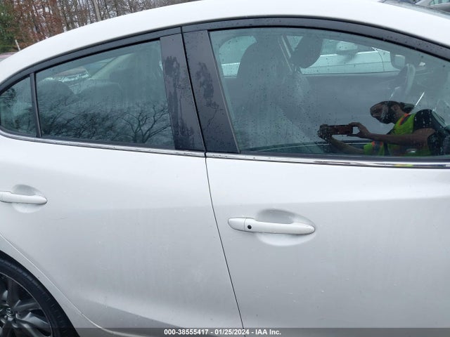 3MZBN1V38JM275212 Mazda Mazda3 Touring