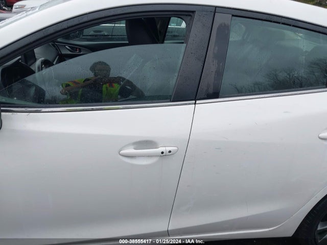 3MZBN1V38JM275212 Mazda Mazda3 Touring