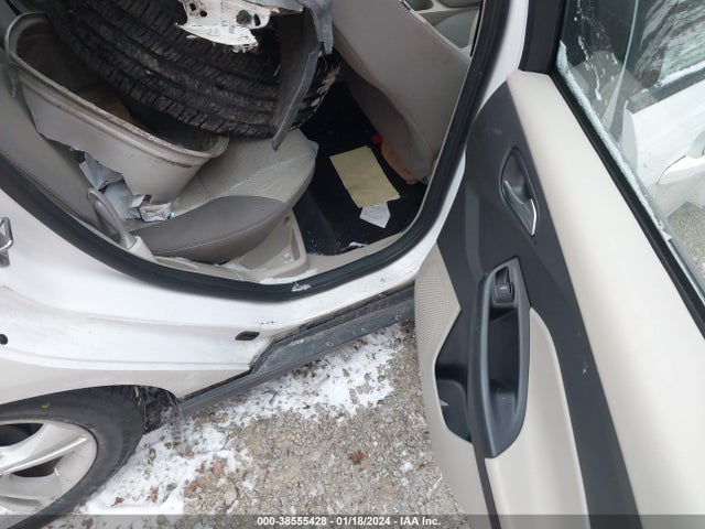 2013 FORD FOCUS SE VIN: 1FADP3K27DL104329