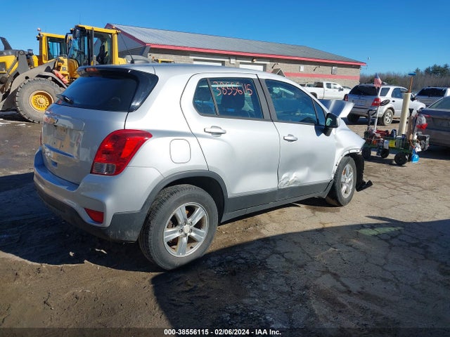 Chevrolet TRAX LS 2017 3GNCJNSBXHL254987 Image 4