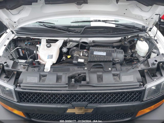 Chevrolet Express 2500 Work Van 2018 1GCWGBFG0J1292511 Image 10