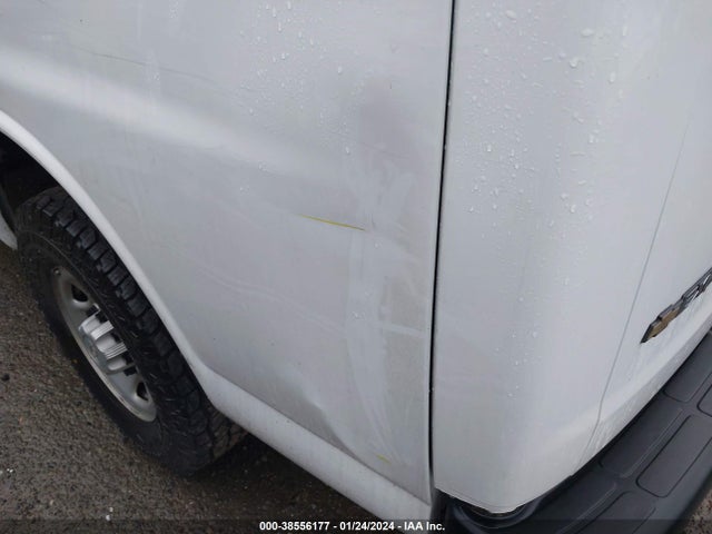 Chevrolet Express 2500 Work Van 2018 1GCWGBFG0J1292511 Image 6