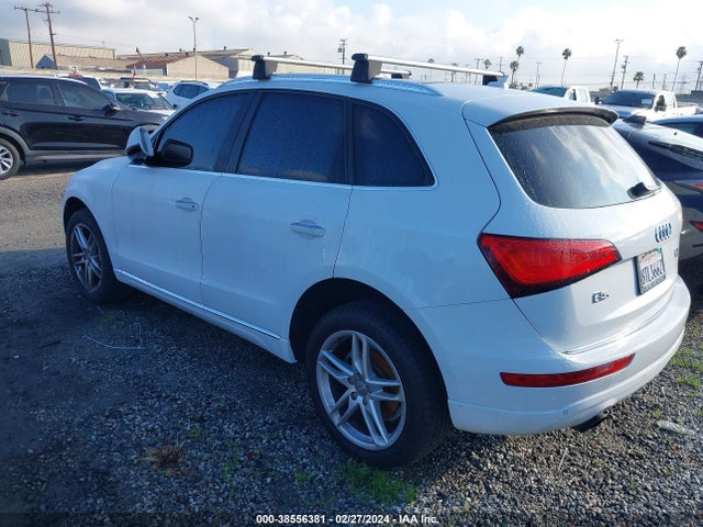 Audi Q5 2.0t Premium 2017 WA1C2AFP3HA068925 Image 3