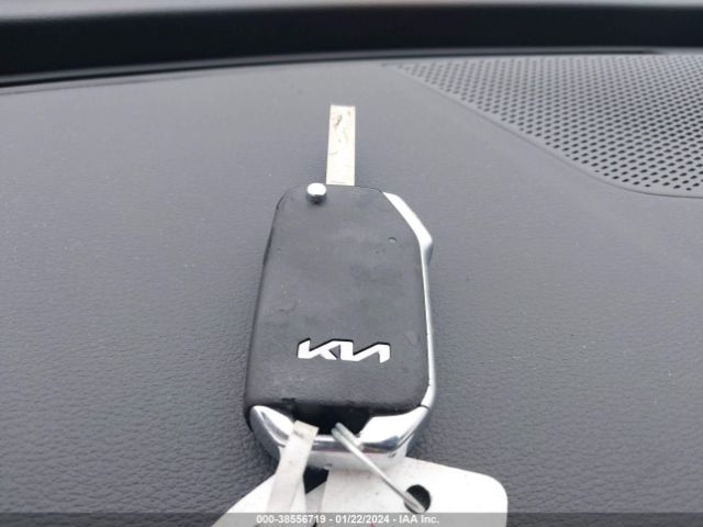 KNDPUCAG8P7083646 KIA Sportage Hybrid Lx