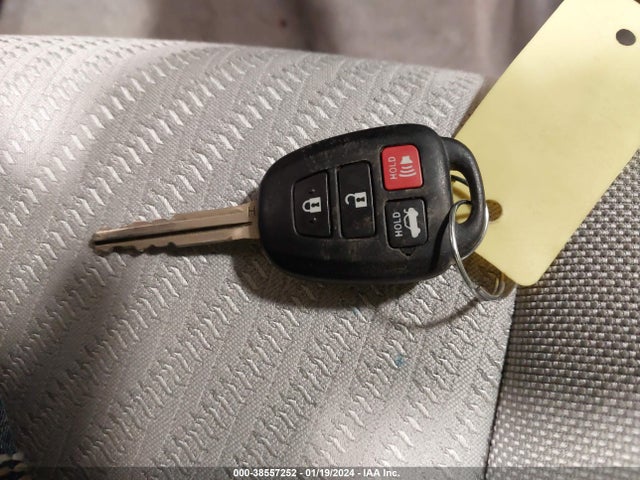 Toyota CAMRY LE 2016 4T4BF1FK3GR530456 Image 11
