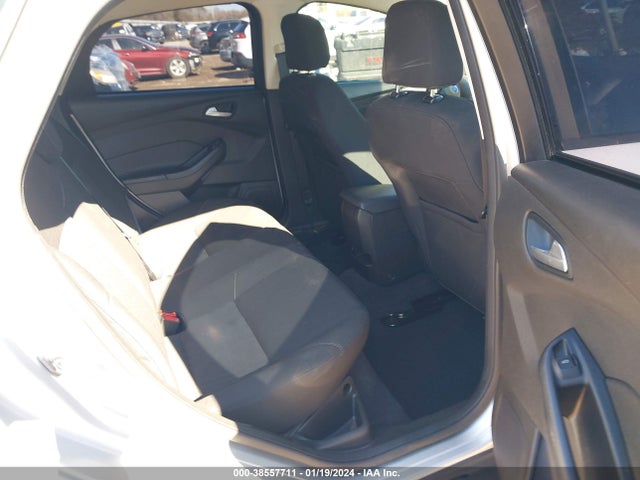 Ford FOCUS SE 2016 1FADP3F24GL303238 Image 8