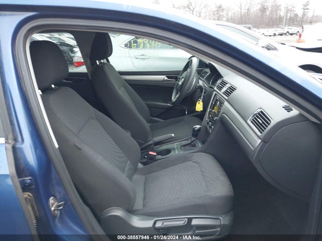 1VWAT7A39GC038250 Volkswagen Passat 1.8t S