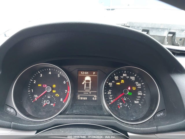 1VWAT7A39GC038250 Volkswagen Passat 1.8t S