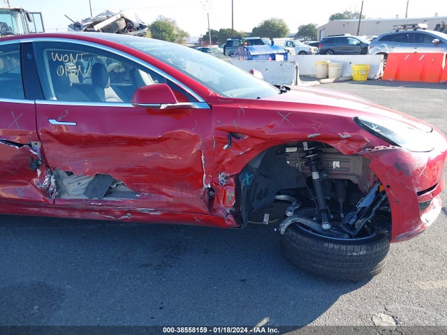 2018 TESLA MODEL 3 5YJ3E1EA6JF011027 Photo 5